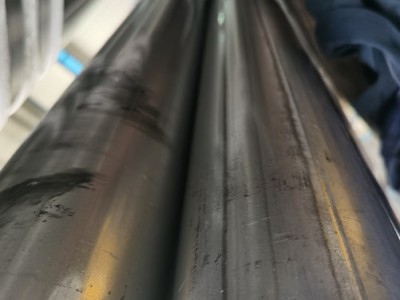 Aluminized tube surface details